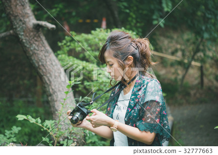 camergirl, photographer, cameraman 32777663