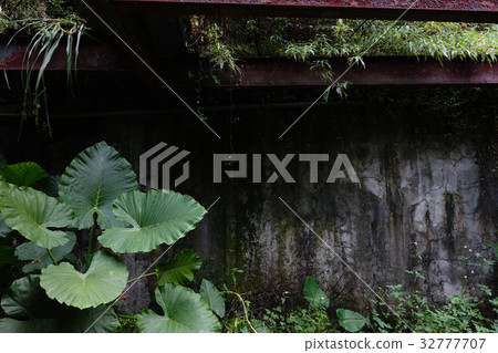 Abandoned cement building 32777707