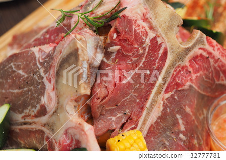 T bone 32777781