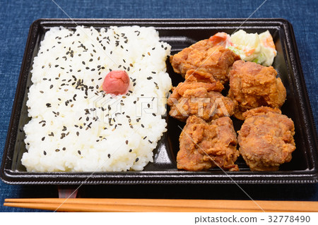 Delicious deep fried lunch box 32778490