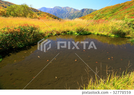 Pond and Tanigawadake near Joetsu border and Shimizu Pass 32778559
