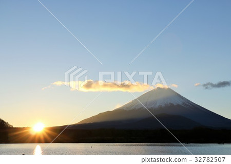 Mt. Fuji and the coming light from Lake Shoji, Yamanashi Prefecture Mt. Fuji and the coming light from Lake Shoji, Yamanashi Prefecture 32782507