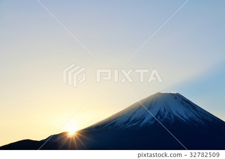 Fuji and the sun at dawn Fuji and the sun at dawn 32782509
