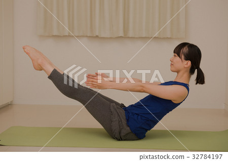 Pilates Core Training 32784197