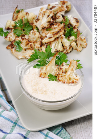 Tahini sauce with cauliflower Tahini sauce with cauliflower 32784487