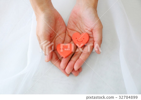 Heart objects 32784899