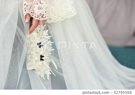 Garter on the leg of a bride, Wedding day moments Garter on the leg of a bride, Wedding day moments 32785568