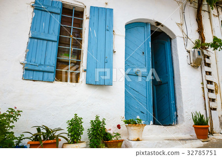 Narrow street in the village of Kritsa, Crete Narrow street in the village of Kritsa, Crete 32785751