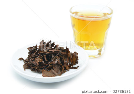 Tea in a glass cup Tea in a glass cup 32786181
