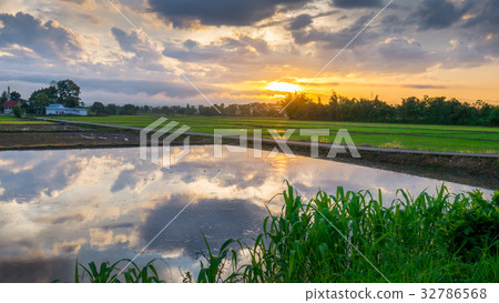 Sun rise with water reflection clouds 32786568