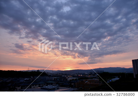 In the evening of Kyoto 32786800