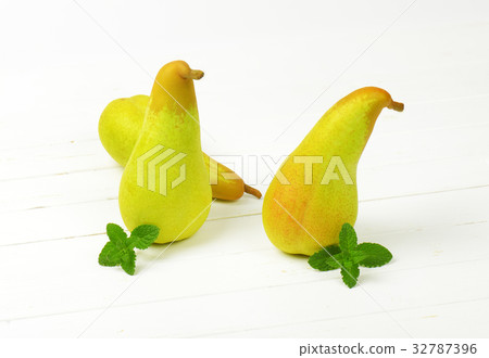 three yellow pears three yellow pears 32787396