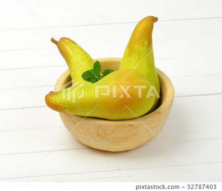 three yellow pears three yellow pears 32787403