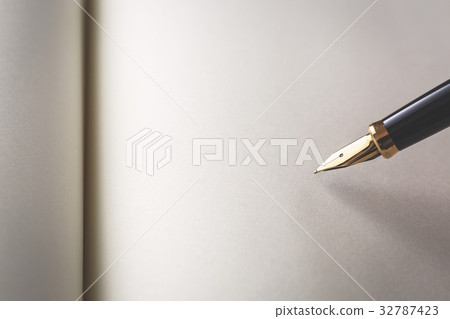 鋼筆 32787423