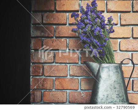 Dry purple flowers Dry purple flowers 32790569