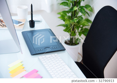 商務辦公桌設計 32790913