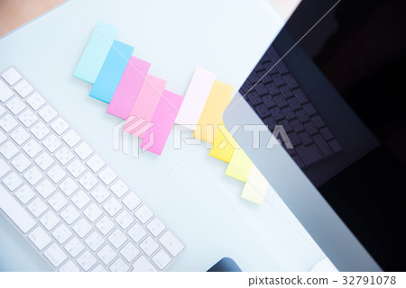 Business desk design 32791078