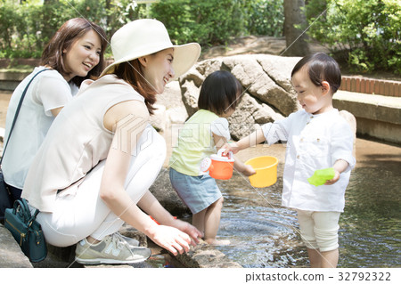 Mom friend mother 32792322