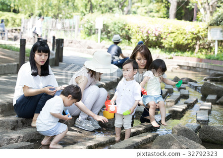 Mom friend mother 32792323