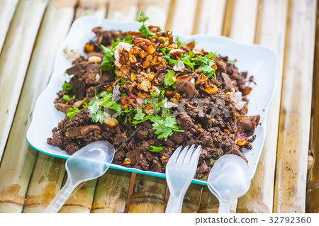 Spicy minced pork 32792360