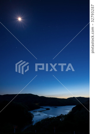 A night view of the starry sky and Lake Hatori (around Tenei village, Iwase-gun, Fukushima Prefecture) A night view of the starry sky and Lake Hatori (around Tenei village, Iwase-gun, Fukushima Prefecture) 32793287