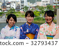 Take a walk with yukata in Kyoto 32793437