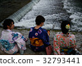 Take a walk with yukata in Kyoto 32793441