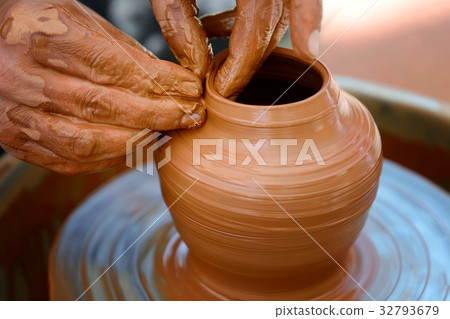 Potter making ceramic pot on the pottery wheel Potter making ceramic pot on the pottery wheel 32793679