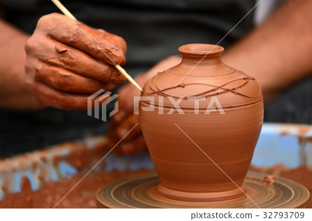 Potter making ceramic pot on the pottery wheel Potter making ceramic pot on the pottery wheel 32793709