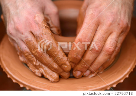 Potter making ceramic pot on the pottery wheel 32793718