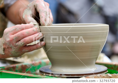 Potter making ceramic pot on the pottery wheel Potter making ceramic pot on the pottery wheel 32793720