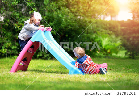 Boy and boy playing on the backyard 32795201