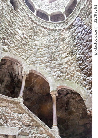 Initiation well at Quinta da Regaleira 32795362