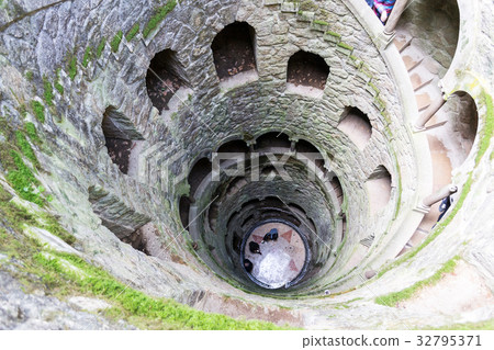Initiation well at Quinta da Regaleira 32795371