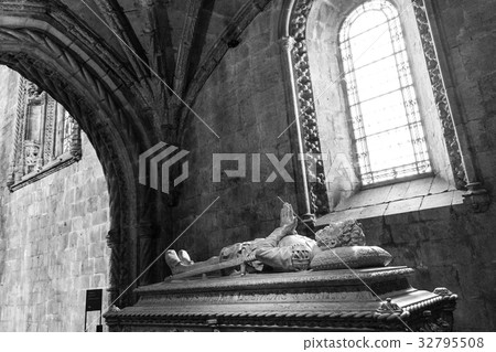 Tomb of the poet Luis de Camoes at Jeronimos 32795508