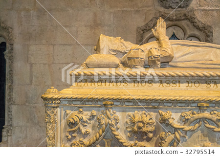 Tom of Vasco da Gama at Jeronimos Monastery Tom of Vasco da Gama at Jeronimos Monastery 32795514
