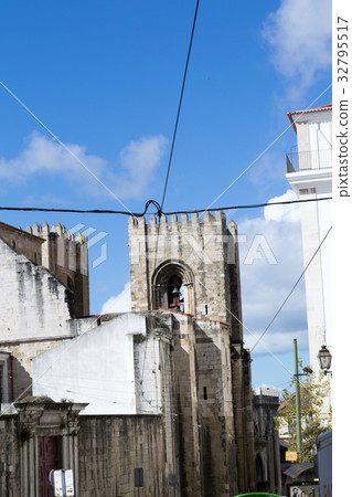 Lisbon Cathedral in the alfama (Portugal) Lisbon Cathedral in the alfama (Portugal) 32795517