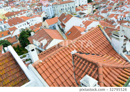 Views of the alfama (lisbon) Views of the alfama (lisbon) 32795526
