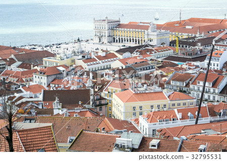 Praca do Comercio from Castelo de Sao Jorge 32795531