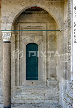 Old green mosque wooden door 32795873