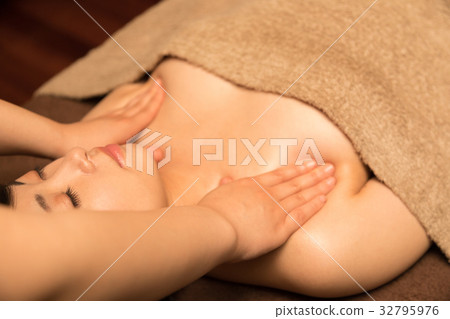 Beauty Salon Beauty Salon 32795976
