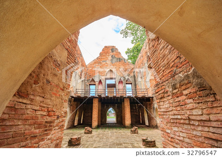 Old ancient ruin of Kham Yat Palace ancient city Old ancient ruin of Kham Yat Palace ancient city 32796547