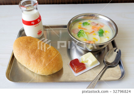Coppe bread and cream stew lunch Coppe bread and cream stew lunch 32796824
