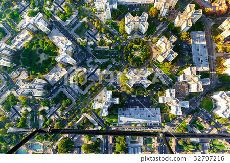Aerial view of buildings on near Wilshire Blvd in 32797216