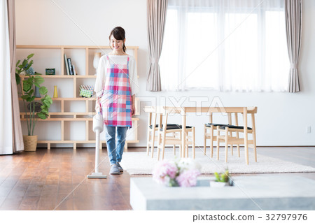 Housewife (cleaning) Housewife (cleaning) 32797976