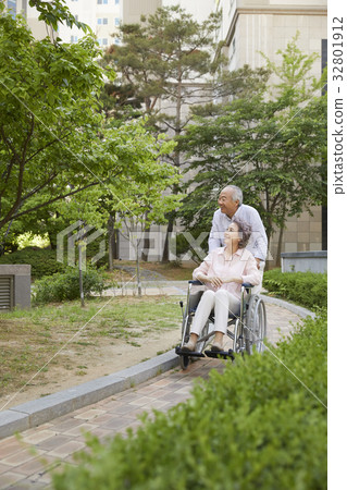 老年夫婦 老年夫婦 32801912