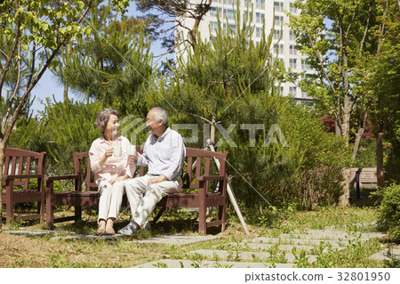 Elderly couple Elderly couple 32801950