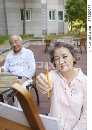 Elderly couple 32802021