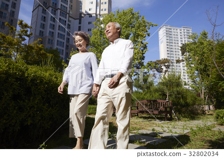 老年夫婦 老年夫婦 32802034