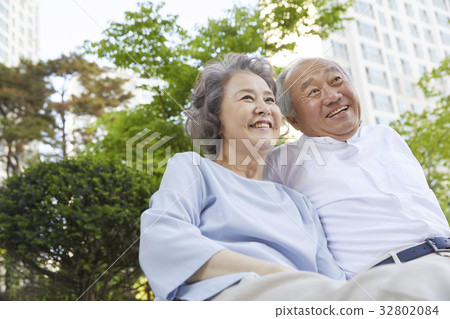 老年夫婦 老年夫婦 32802084